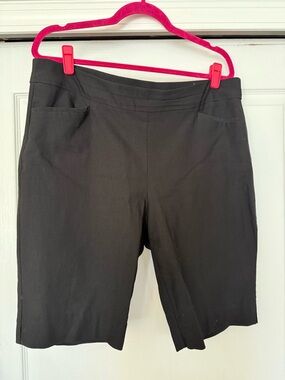 Chicos Women’s Black Stretch Pull-On Bermuda Shorts